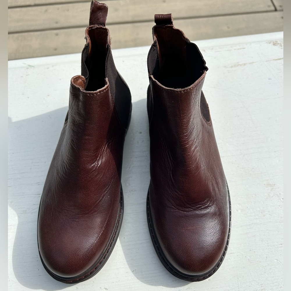 Little Boys Size 1.5 Vince Camuto Brown Chelsea Boots